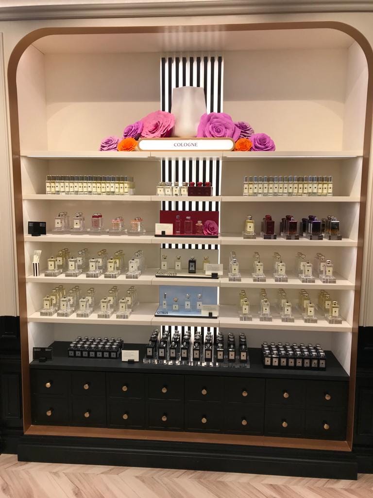 Luxury Retail Showroom Interior Display and Display Racks
